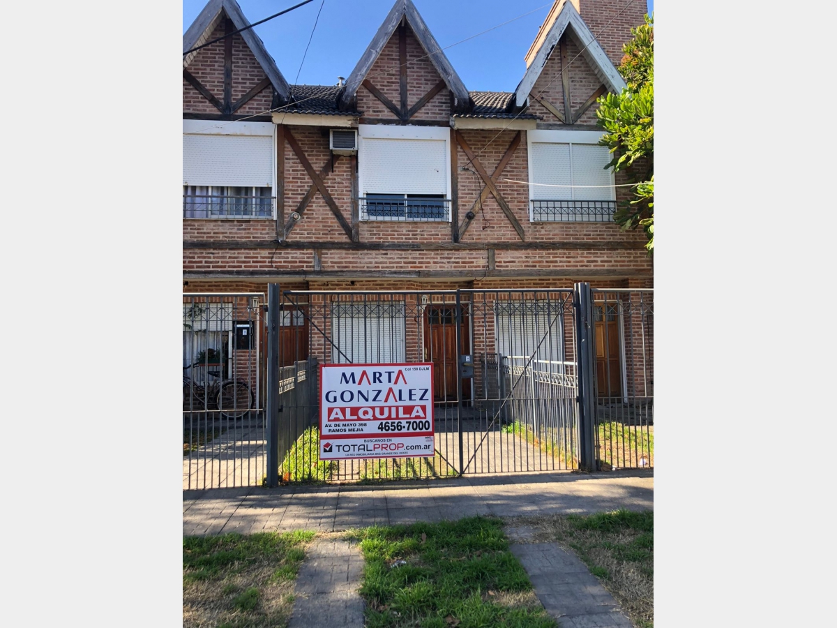 Triplex en Alquiler Ramos Mejia / La Matanza (A108 5885)