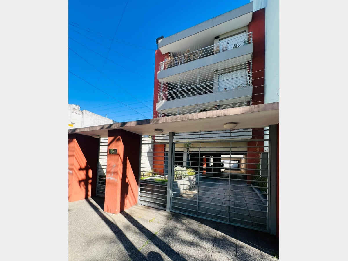 Departamento en Venta Haedo / Moron (A108 8193)