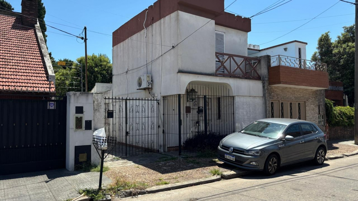 Duplex en Venta Villa Sarmiento / Moron (A108 8273)