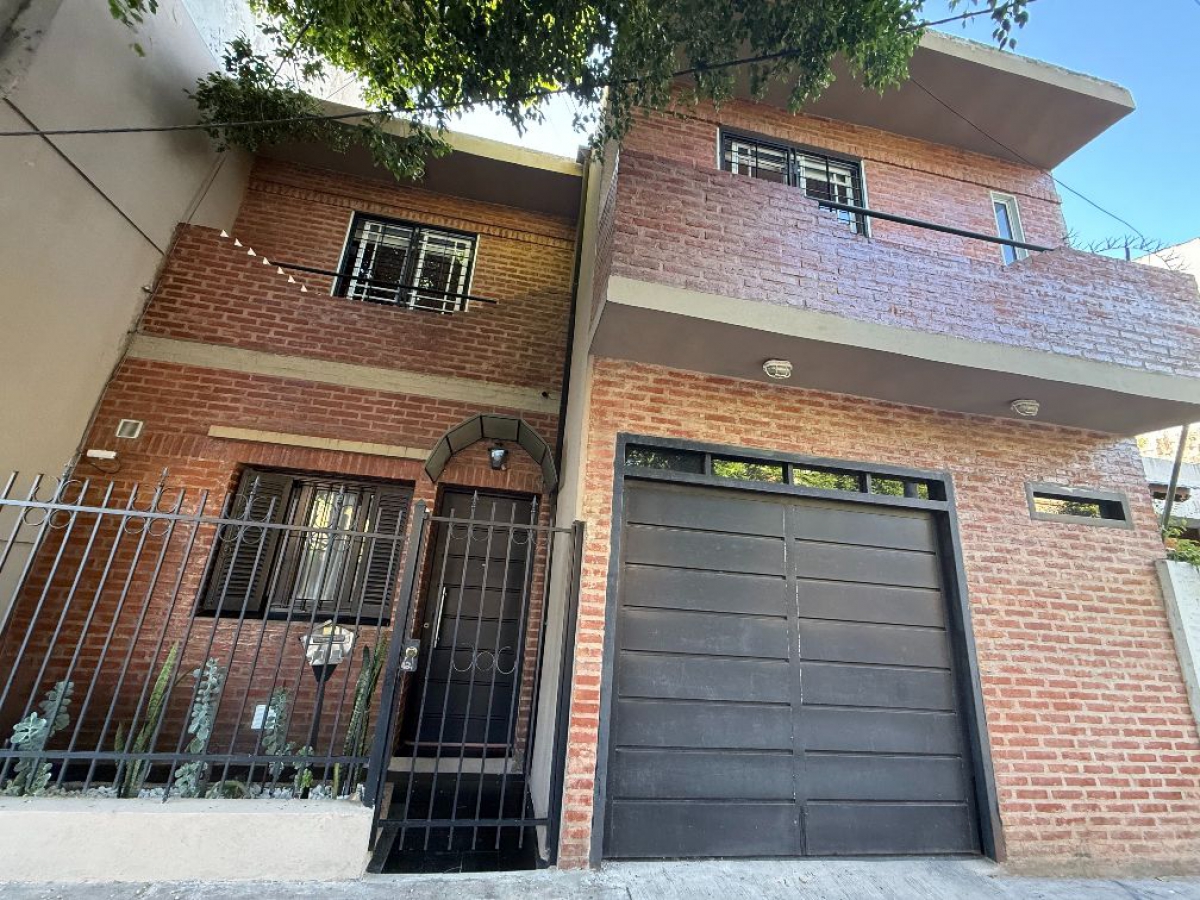 Casa en Venta Villa Sarmiento / Moron (B134 473)